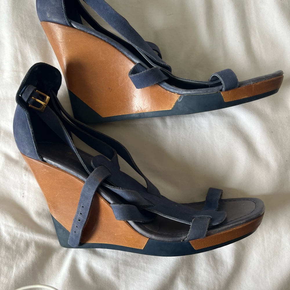 Kate Spade / size 9 blue suede wedge heel. Wood and suede color. So cute !